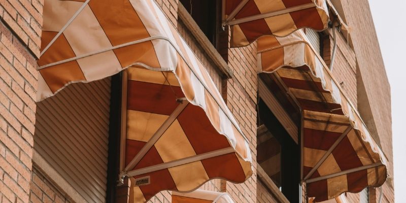 ahorrar en aire acondicionado gracias a un toldo